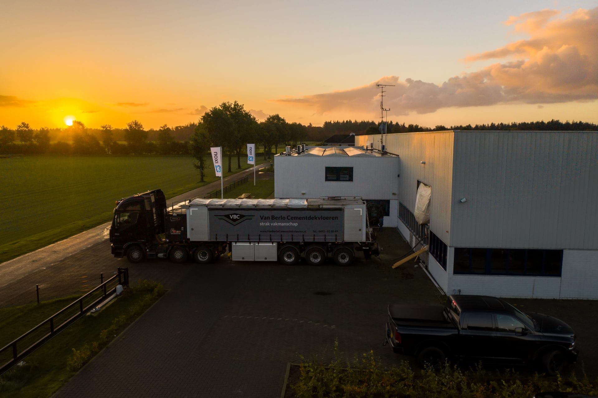 Truck Van Berlo cementdekvloeren